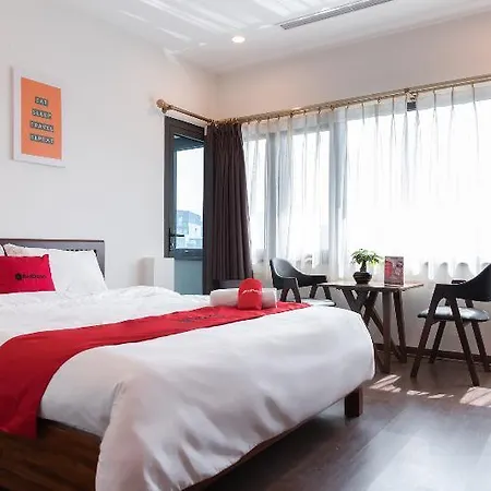 Reddoorz Plus Near Westlake Tay Ho